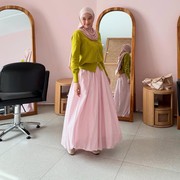 Get The Look: Inspirasi OOTD Feminin Chic ala Astri Ratnasari