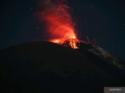 Gunung Ili Lewotolok di NTT Erupsi, Lontarkan Pijar Api