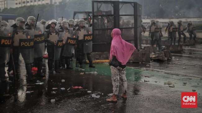 Pemerintah dan DPR kini gencar bertemu perwakilan rakyat usai aksi demonstrasi yang sudah memakan 10 korban jiwa sipil. Apakah itu menyelesaikan persoalan?
