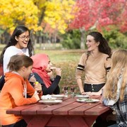 Mengenal 'Code Switching', Fenomena Campur Bahasa saat Bicara