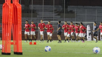 Sorotan Dunia Olahraga CNN Sport : Indonesia vs Laos: Garuda Muda Mencari Pembuka Jalan