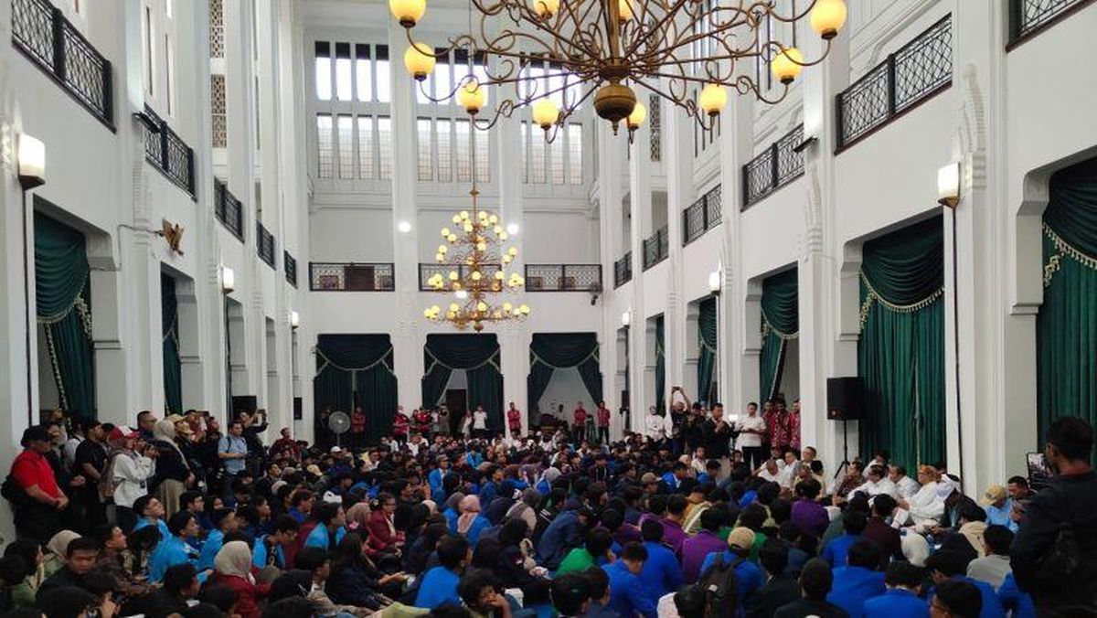 Dialog di Gedung Sate, Mahasiswa Protes ke Kapolda soal Aksi Represif