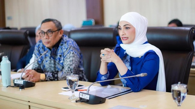 PAN Sebut Ajukan Penghentian Gaji dan Fasilitas Anggota DPR Non-Aktif PAN menyatakan telah resmi meminta penghentian semua hak yang melekat pada jabatan, termasuk gaji, tunjangan & fasilitas bagi anggota yang berstatus non-aktif.