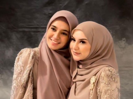 5 Potret Anggun Dhini Aminarti dan Irish Bella saat Jadi Bridesmaid di Pernikahan Sahabat