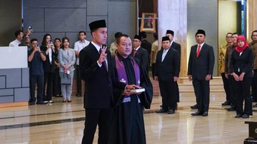 Berita Panas dari Dunia Sport CNN : FOTO: Sumpah Sudah Diucap, Miliano Jonathans Resmi WNI
