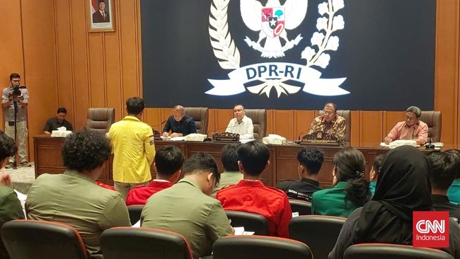 Tiga pimpinan DPR terima audiensi BEM SI dan organisasi kepemudaan. Mereka mendesak investigasi independen terkait kekerasan dan dugaan makar.