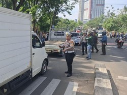 Polisi Rekayasa Lalin Imbas Kebakaran di Asrama Polri Serpong