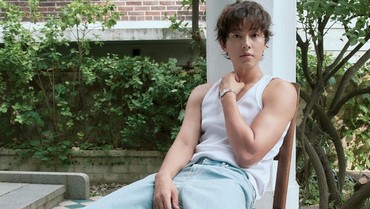 Song Joong Ki Ungkap Rutinitas Pagi Bareng Katy Louise Saunders