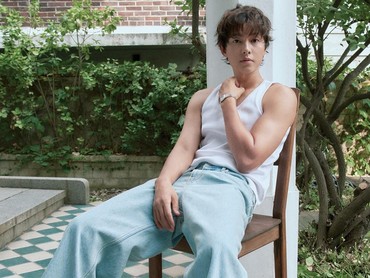 Song Joong Ki Ungkap Rutinitas Pagi Bareng Katy Louise Saunders