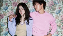 img-title 7 Potret Terbaru Song Joong Ki yang Dikira Foto Bareng Song Hye Kyo