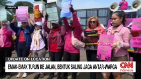VIDEO: Emak-Emak Turun ke Jalan, Bentuk Saling Jaga Antarwarga