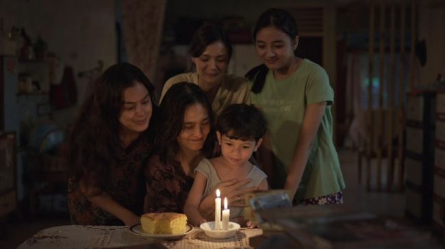 Andai Ibu Tidak Menikah dengan Ayah berkutat tentang seorang ibu dan anak-anaknya yang menghadapi gejolak dalam keluarga akibat kehilangan peran sosok ayah.