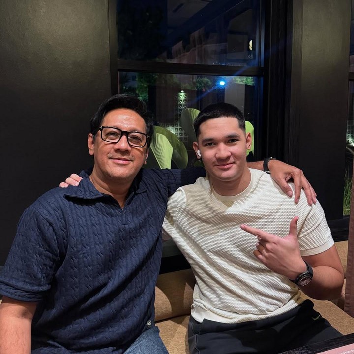 <p>Andre juga mengunggah beberapa foto bersama Dio sebelum melepas putranya kuliah di luar negeri. Andre juga menuliskan pesan menyentuh untuk anak sulungnya ini. "Selamat kuliah Jagoanku&hellip; Jaga diri baik-baik di negeri orang, Allah senantiasa melindungi dan merahmatimu," ujar Andre. (Foto: Instagram @andreastaulany)</p>