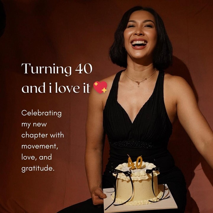 <p>Bintang film <em>Mencuri Raden Saleh</em>, Andrea Dian, saat ini sudah berusia 40 tahun. Istri Ganindra Bimo ini tetap terlihat awet muda dan bugar karena rajin berolahraga, Bunda. Di hari ulang tahunnya yang ke-40 pada April lalu, Andrea sempat mengungkap keinginannya untuk tetap aktif secara fisik dan mental. "Masuk 40 tuh rasanya campur aduk, antara syukur, semangat baru, dan janji ke diri sendiri untuk tetap bergerak, secara fisik dan mental," tulisnya. (Foto: Instagram @andreadianbimo)</p>