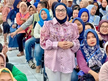 Ini Foto yang Bikin Astrid Kuya Ngamuk Usai Dituduh Duduk Saat Nyanyikan 'Indonesia Raya'