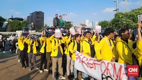 BEM SI Demo di DPR, Usung 13 Tuntutan Selamatkan Indonesia