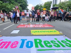 Massa Buruh Demo di Patung Kuda Jakpus, Ini 12 Tuntutannya