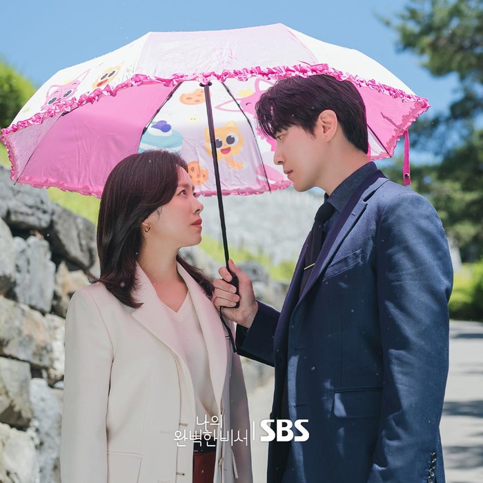 Love Scout merupakan drama Korea office-romance yang dibintangi Han Ji Min dan Lee Jun Hyuk. Drama ini juga berhasil meraih rating dua digit.