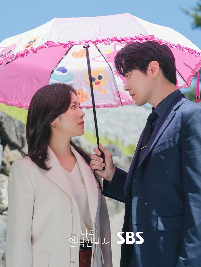 Love Scout merupakan drama Korea office-romance yang dibintangi Han Ji Min dan Lee Jun Hyuk. Drama ini juga berhasil meraih rating dua digit.