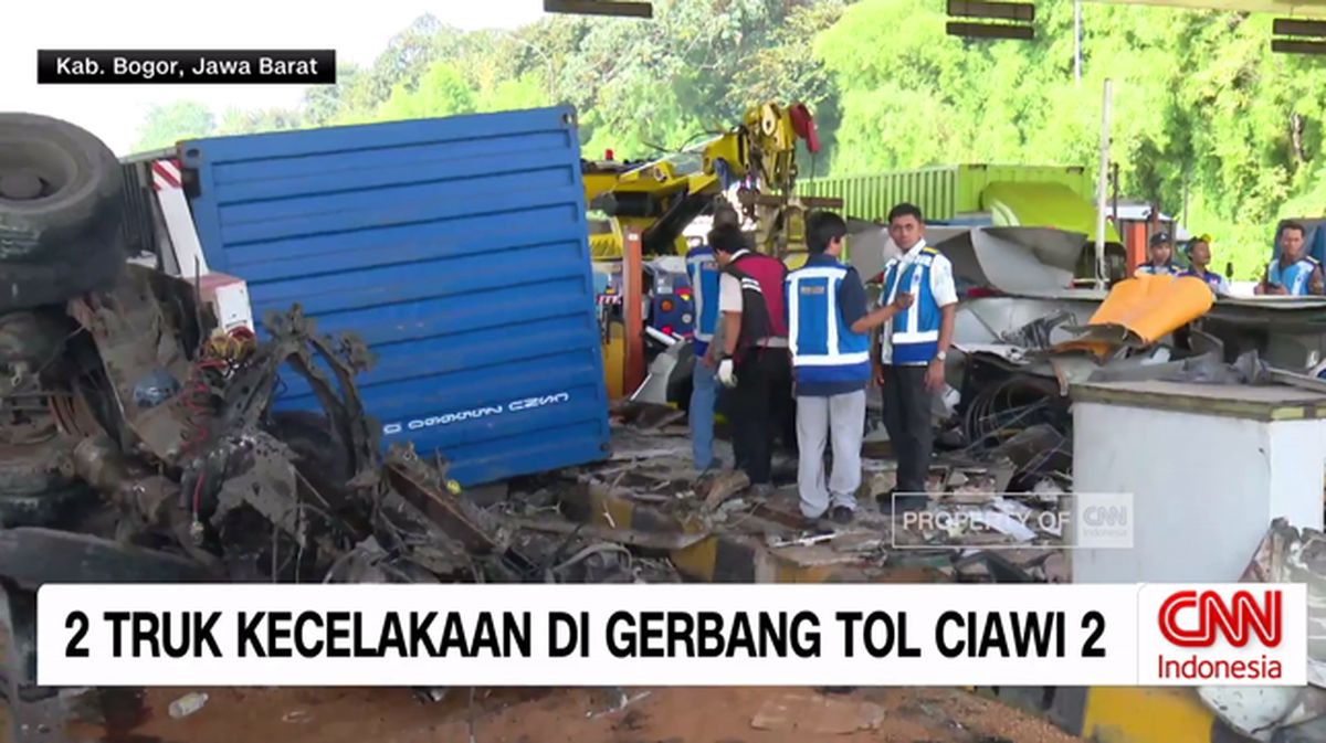 VIDEO: Dua Truk Kecelakaan di Gerbang Tol Ciawi 2
