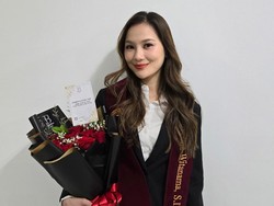 Evelina Tan Lulus S2, Harap Bisa Jadi Pengajar Komunikasi