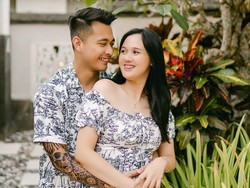 Sempat Tak Direstui hingga Proses Cerai, Ini 7 Potret Harmonis Eza Gionino & Istri Disorot