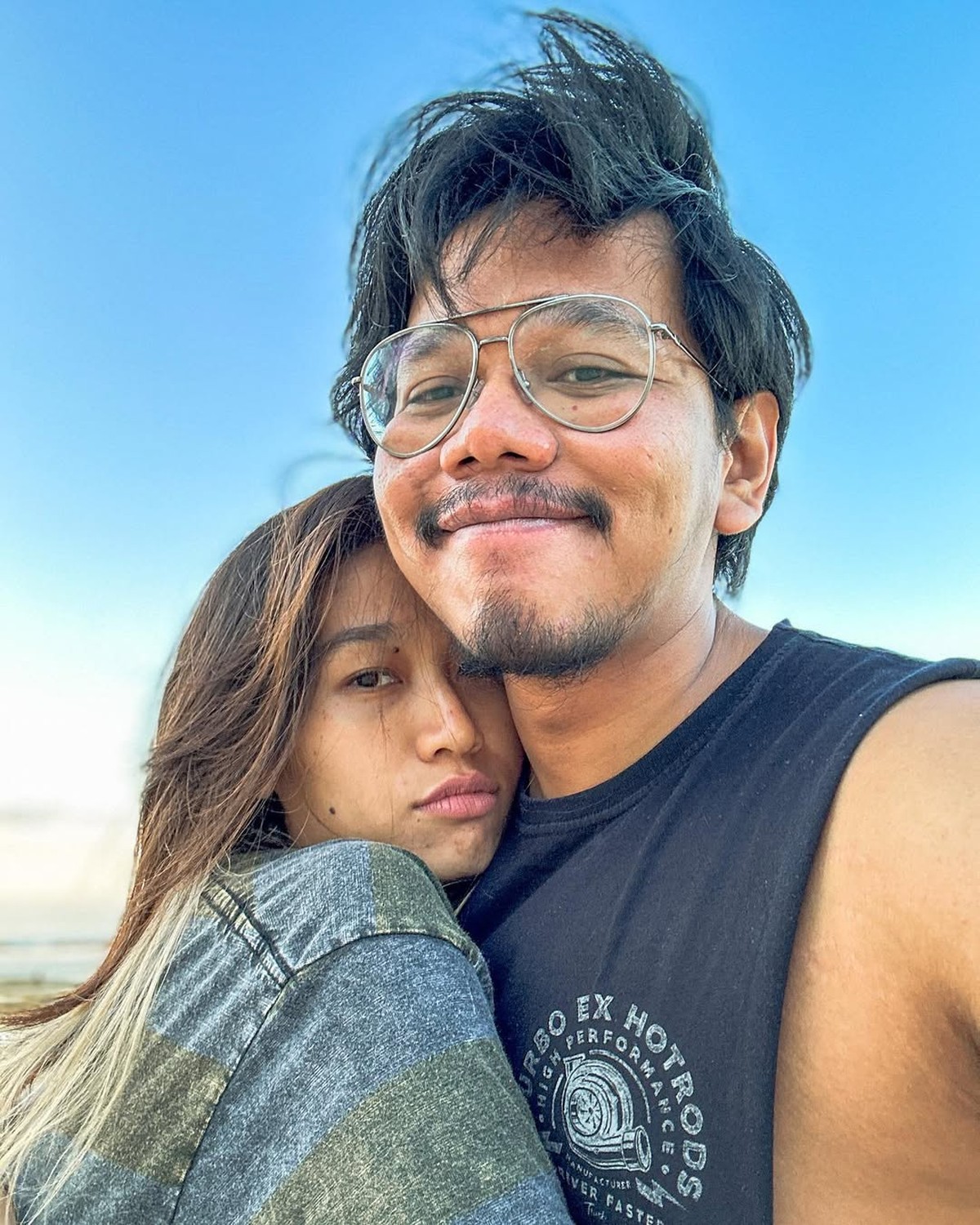 Ferry Irwandi dan Istri