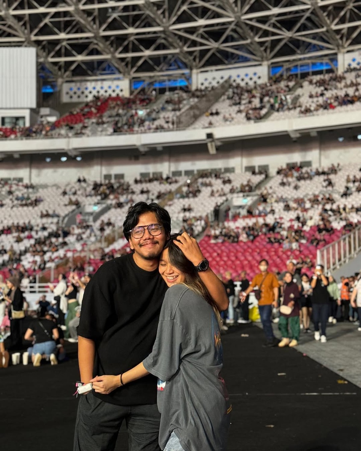 Ferry Irwandi dan Istri