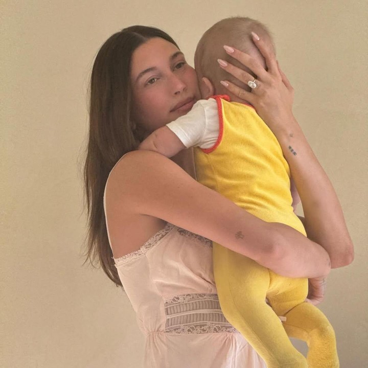 <p>Sama seperti ibu pada umumnya, Hailey cukup sering membagikan momen bersama sang putra. Hal tersebut diketahui langsung melalui beberapa foto yang diunggah di akun Instagram pribadinya.&nbsp;(Foto: Instagram@haileybieber)</p>
