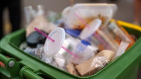 7 Tips Kurangi Plastik Sekali Pakai, Kamu Bisa Langsung Terapkan