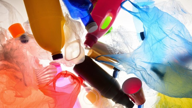 BPS mencatat impor plastik dan barang dari plastik naik 12,40 persen pada Januari-April 2026, di tengah lonjakan  harga imbas perang di Timur Tengah.