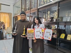Siswi SMAK Dempo Malang Raih Emas-Perak di Ajang Internasional Shanghai
