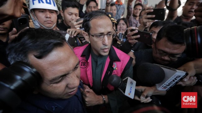 Mantan Mendikbud Nadiem Makarim ditahan Kejagung sebagai tersangka korupsi pengadaan laptop Chromebook. Kerugian negara diperkirakan mencapai Rp1,98 triliun.