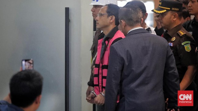 Nadiem Makarim Sudah Ditahan Lagi di Rutan Salemba Usai Dirawat di RS Kejaksaan Agung menahan Nadiem Makarim terkait kasus korupsi Program Digitalisasi Pendidikan. Kerugian negara diperkirakan mencapai Rp1,98 triliun.
