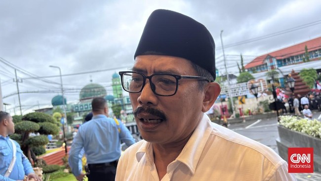 Ramai Demo, DPRD Jatim Hapus Anggaran Kunjungan Luar Negeri Rp19 M DPRD Jatim hapus anggaran Perjalanan Dinas Luar Negeri Rp19 miliar untuk dialihkan ke program kemasyarakatan usai ramai demonstrasi.