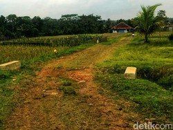 Lika-liku Perjuangan Warga Kadaleman Menuntut Jalan Desa yang Mulus