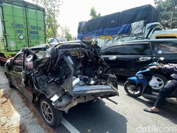 Laka Beruntun di Bangjo Siluwok Kulon Progo, Calya Ringsek Tergencet Truk