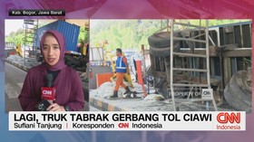 VIDEO: Lagi, Truk Tabrak Gerbang Tol Ciawi