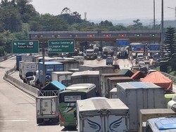 Lalin Jelang GT Ciawi 2 Macet Siang Ini Imbas Evakuasi Truk Kecelakaan