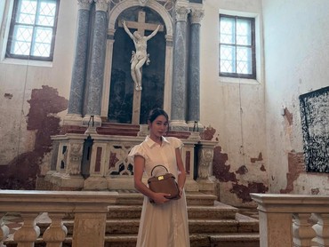 img-title Istri Lee Byung Hun Ramai Hujatan gegara Foto di Altar Gereja