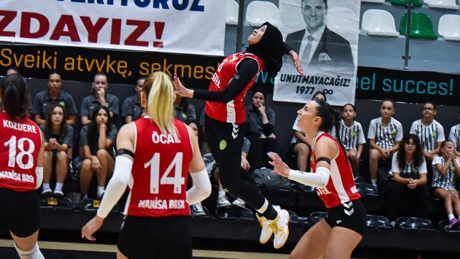 Megawati 7 Kali Servis Beruntun, Manisa BBSK Tekuk Altinordu 3-1 Megawati Hangestri Pertiwi membantu Manisa BBSK menang 3-1 atas Altinordu SK dalam laga pertama turnamen pramusim Ferdi Zeyrek di GOR Tarik Almis, Rabu (3/9).