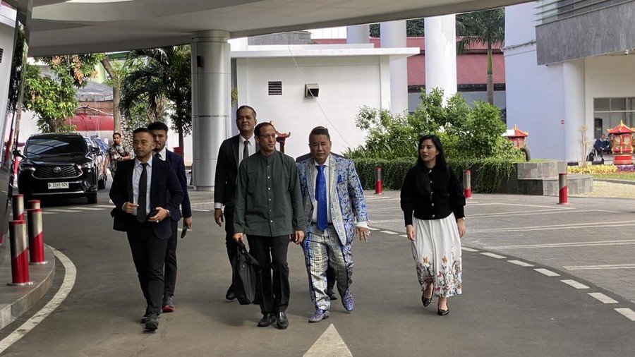 Mantan Mendikbudristek, Nadiem Makarim, hadiri pemeriksaan Kejagung hari ini Mantan Mendikbudristek, Nadiem Makarim, hadiri pemeriksaan Kejagung hari ini