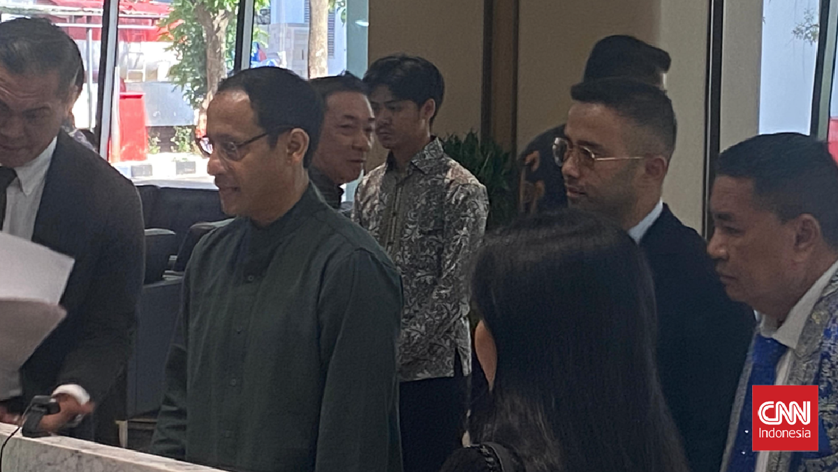 Nadiem Makarim Didampingi Hotman Paris Penuhi Panggilan Kejagung