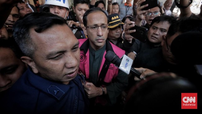 Kejagung menanggapi gugatan praperadilan Nadiem Makarim terkait dugaan korupsi Program Digitalisasi Pendidikan. Kerugian negara ditaksir capai Rp1,98 triliun.