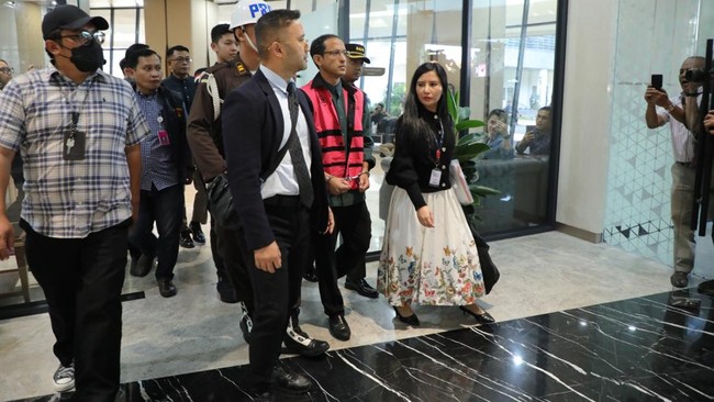 Kuasa hukum Nadiem Makarim siap melanjutkan pembelaan dalam kasus dugaan korupsi pengadaan laptop, menyiapkan bukti baru di Pengadilan Tipikor.