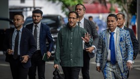 FOTO: Nadiem Makarim Didampingi Hotman Paris Penuhi Panggilan Kejagung