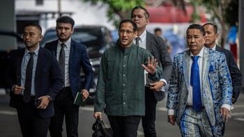FOTO: Nadiem Makarim Didampingi Hotman Paris Penuhi Panggilan Kejagung