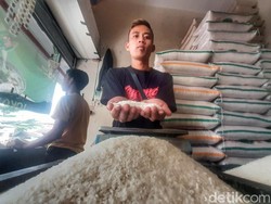 Harga Beras di Bandung Naik, Pedagang Elus Dada-Pembeli Kurangi Belanja
