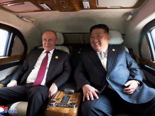 Bodyguard Lap Kursi Kim Jong Un usai Temu Putin, Takut DNA Dicuri?