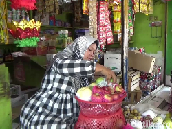Perayaan Maulid Nabi Bikin Pedagang Parsel Buah di Lumajang Panen Cuan